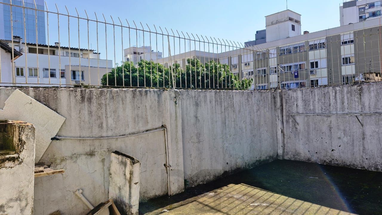 Apartamento com 2 dormitórios e garden na Rua Ijuí, pronto para reformar — foto 21