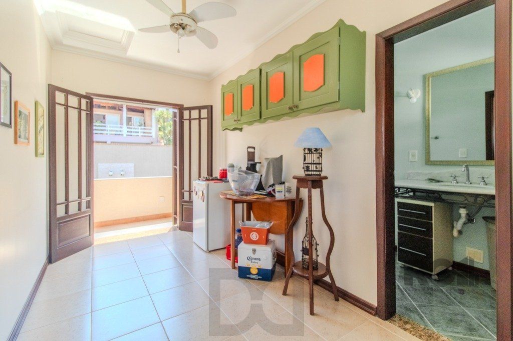 Linda casa de 04 dormitórios com vista livre no Bairro Teresópolis — foto 60