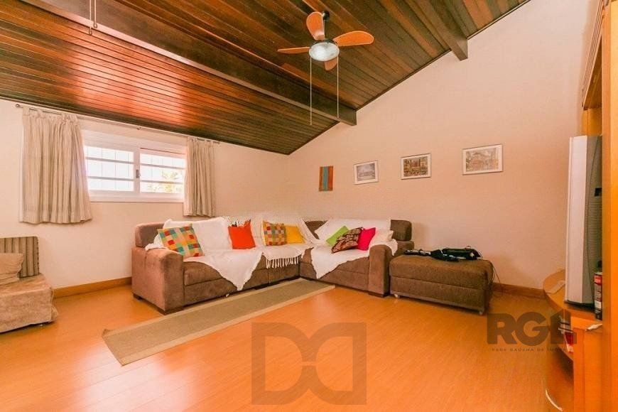 Casa de 380m² - 4 dormitórios, 2 suítes, 4 vagas no bairro Bom Jesus — foto 16