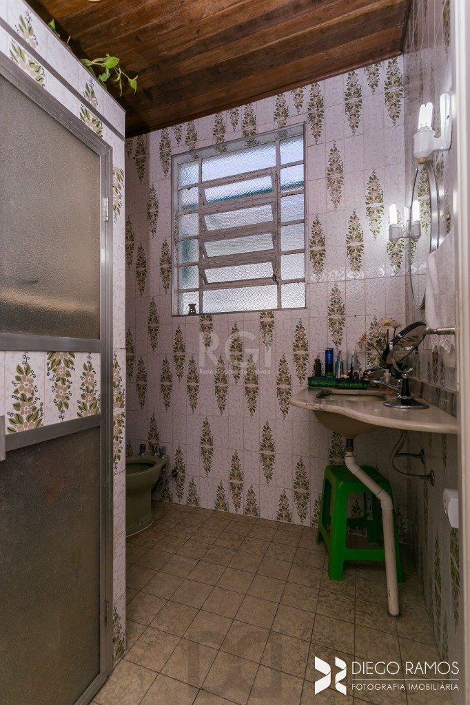 Casa para Venda - 198m², 3 dormitórios, sendo 1 suites, 4 vagas - Petrópolis — foto 22