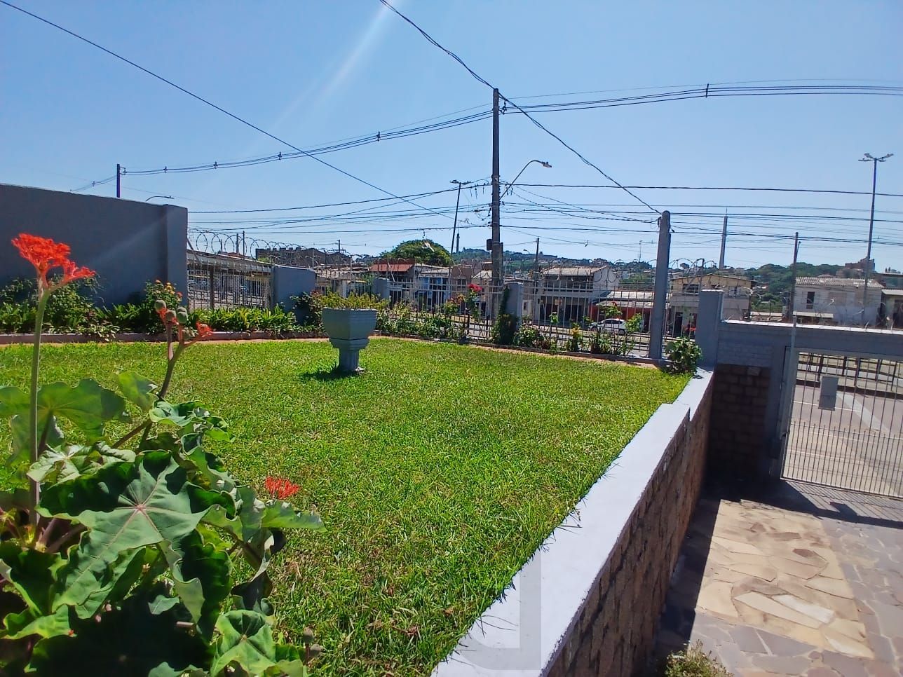 Casa com 03 dormitorios e amplo jardim no bairro Santa Tereza /RS — foto 32