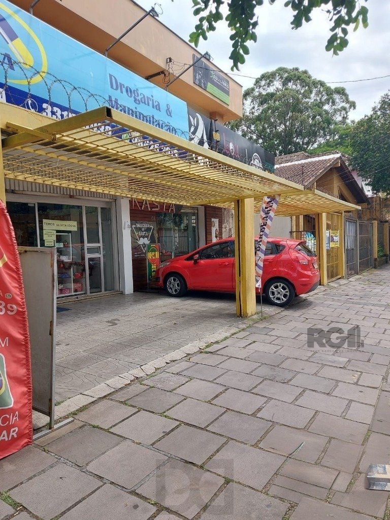 OPORTUNIDADE DE NEGÓCIO! PONTO COMERCIAL OU RESIDENCIAL, terreno medindo 13m x 100m, com 02 lojas comercias em frente (atualmente alugadas), nos fundos possui sobrado com 03 dormitórios sendo 01 suí — foto 3