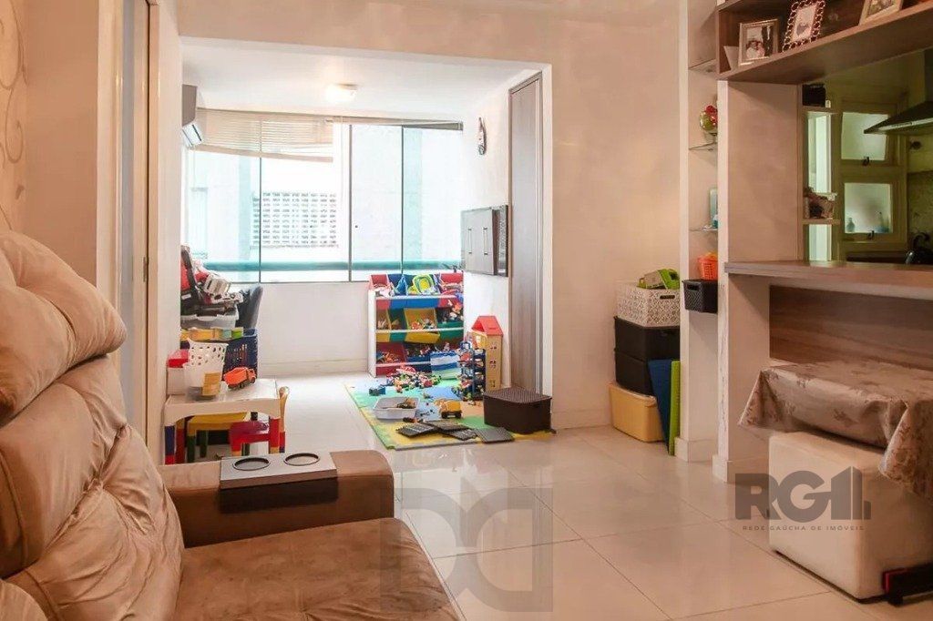 Apartamento 2 dormitórios  com 1 vaga no bairro Teresópolis em Porto Alegre — foto 1