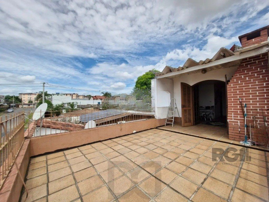 Casa com 4 dormitórios no bairro Jardim Leopoldina — foto 1