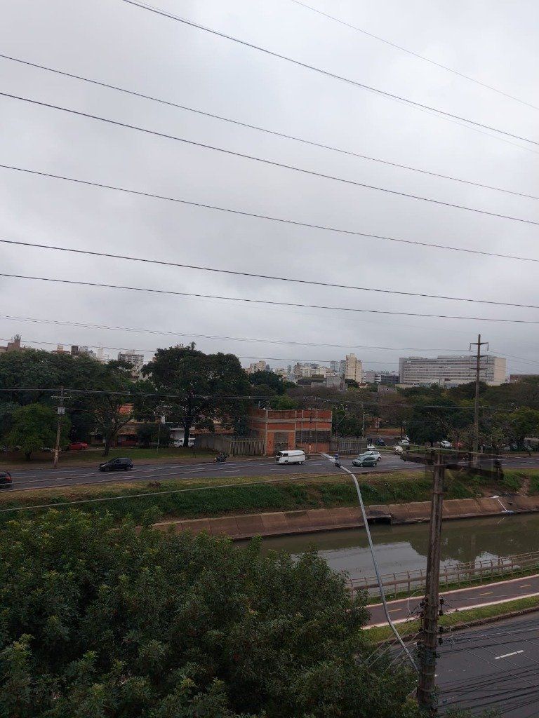 Apartamento 2 dormitórios, próximo da UFRGS, PUC, Ernesto Dorneles e trasporte público. — foto 4