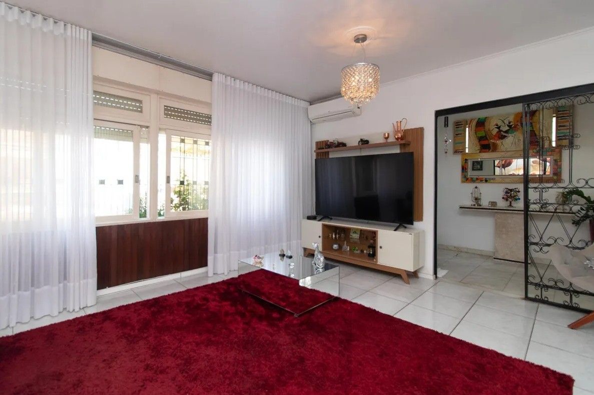 Casa com 4 dormitórios e energia solar no bairro Nonoai. — foto 2