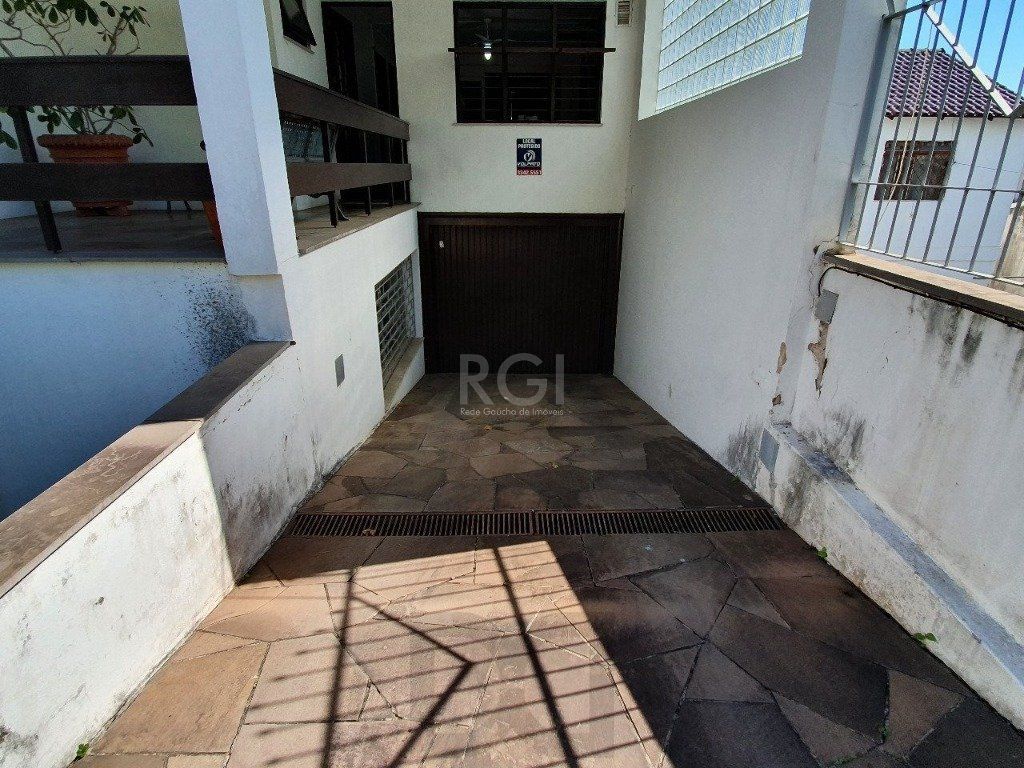 Casa de 333m² com 4 dormitórios, pátio com piscina, espaço gourmet com churrasqueira e 4 vaga de garagem no bairro Passo da Areia — foto 30