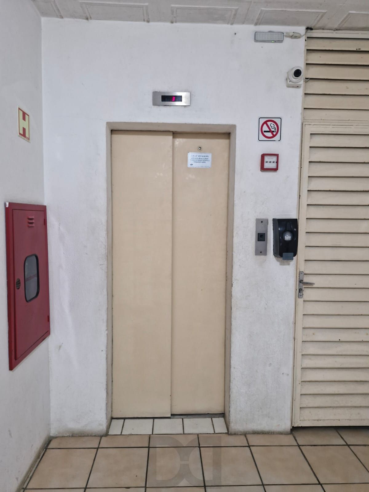 Apartamento de 2 dormitórios com 1 vaga de garagem. Prédio com elevador. Bairro Cristal — foto 19