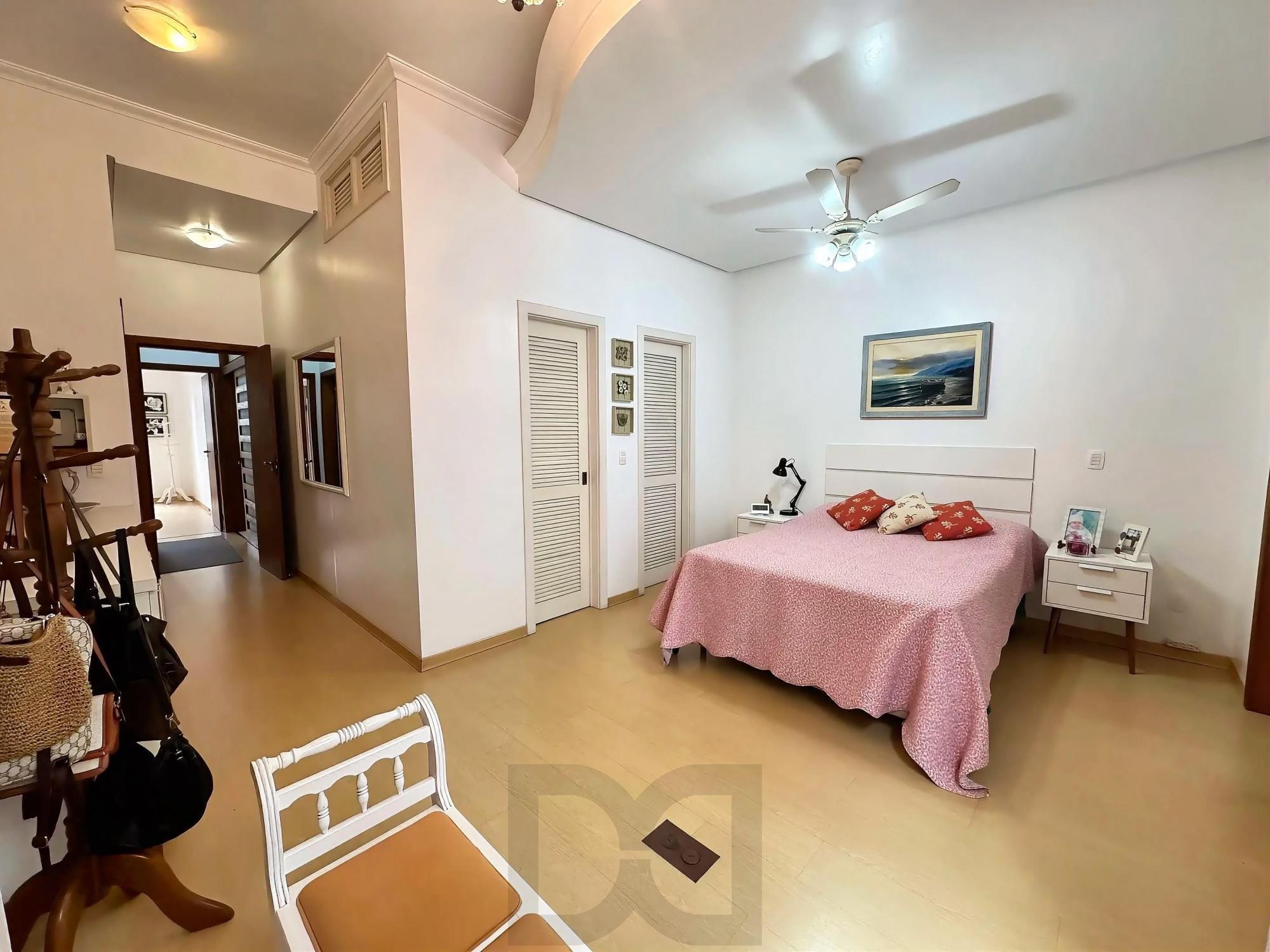 Casa com 4 dormitórios e 309m² à venda em Floresta, Porto Alegre. — foto 14