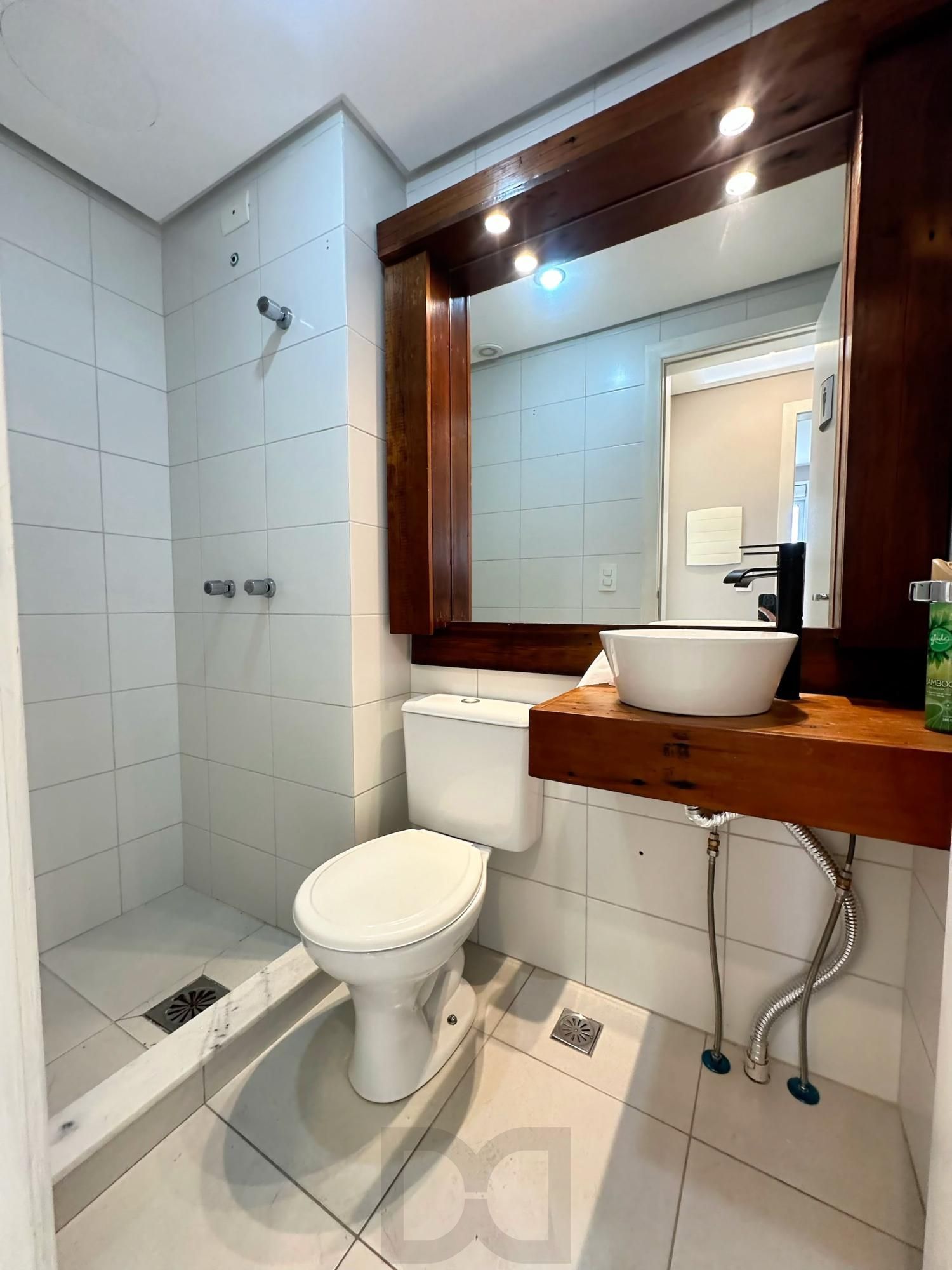 Apartamento de 02 dormitórios com suite no bairro Menino Deus — foto 4