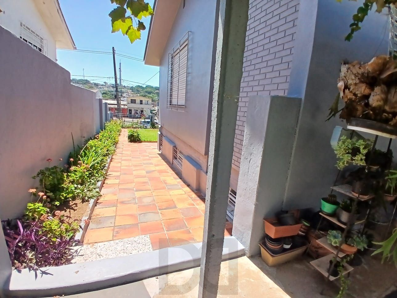 Casa com 03 dormitorios e amplo jardim no bairro Santa Tereza /RS — foto 31