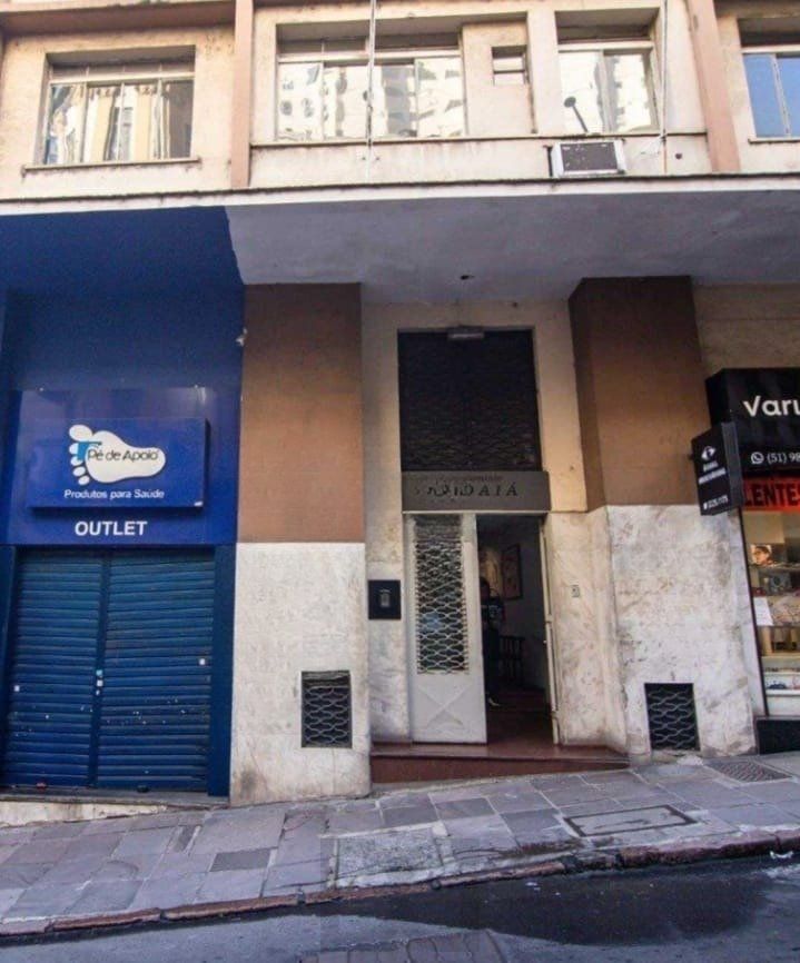 Apartamento com 3 dormitórios no bairro Centro Histórico — foto 1