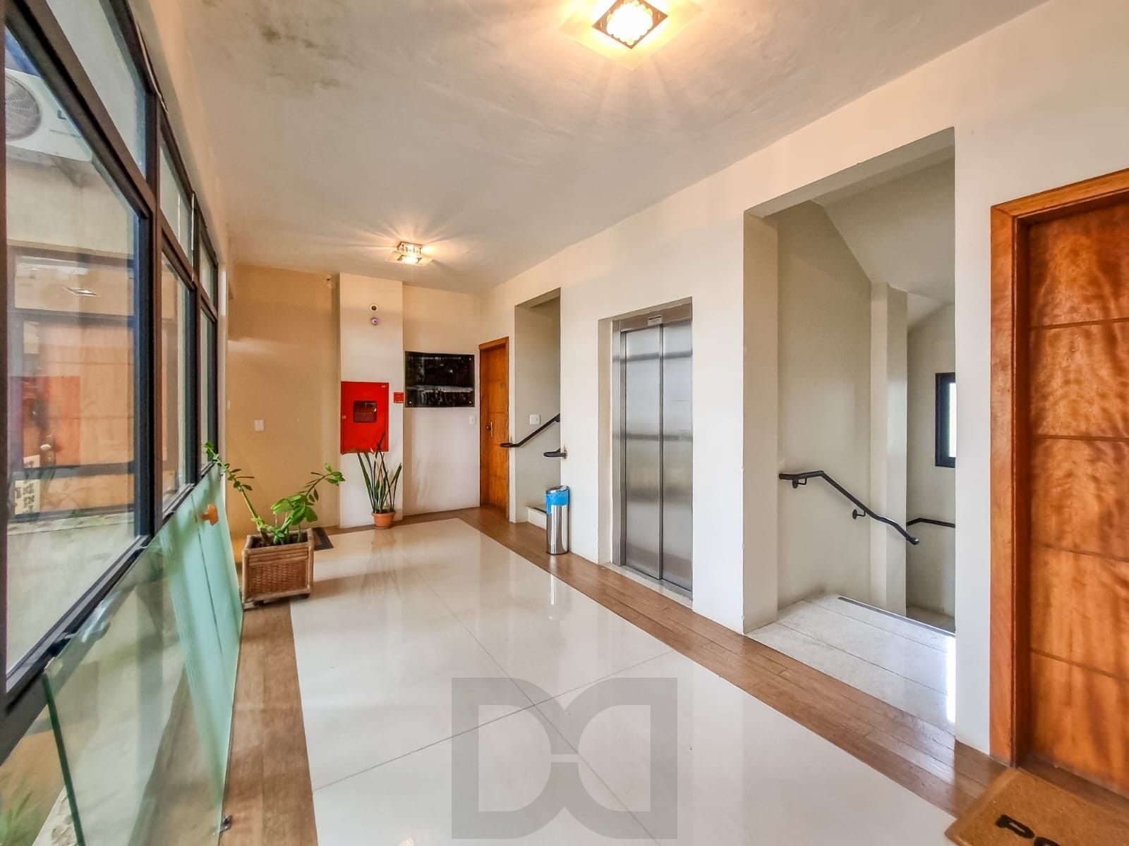 SALA COM VAGA A 200 M DO SHOPPING PRAIA DE BELAS — foto 6