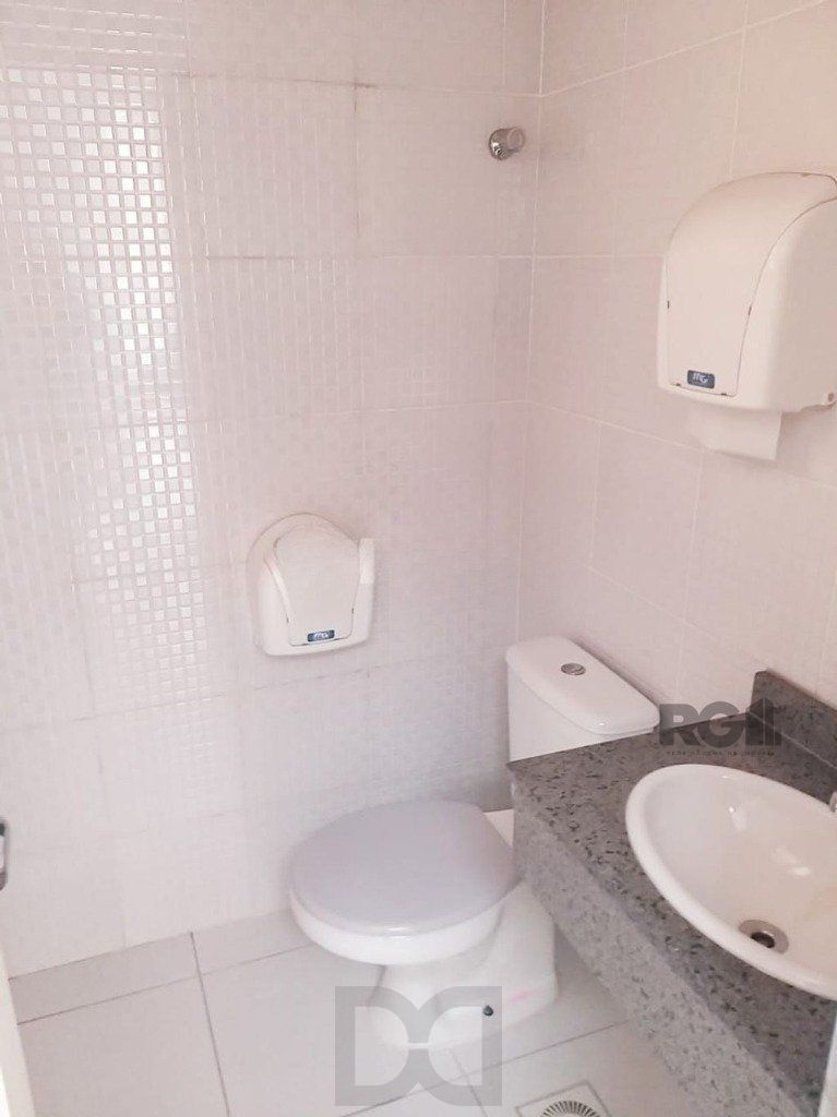 Casa comercial com 12 dormitórios no bairro Teresópolis — foto 28