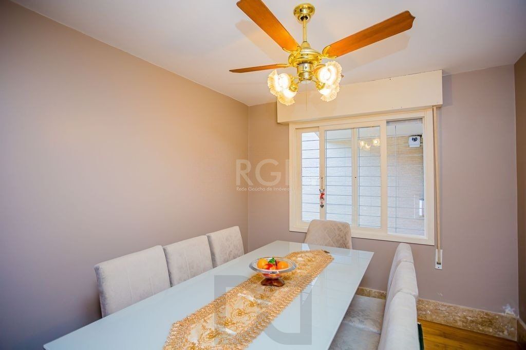 Belíssima casa de 375m² e 04 dormitórios sendo 01 suíte. — foto 10