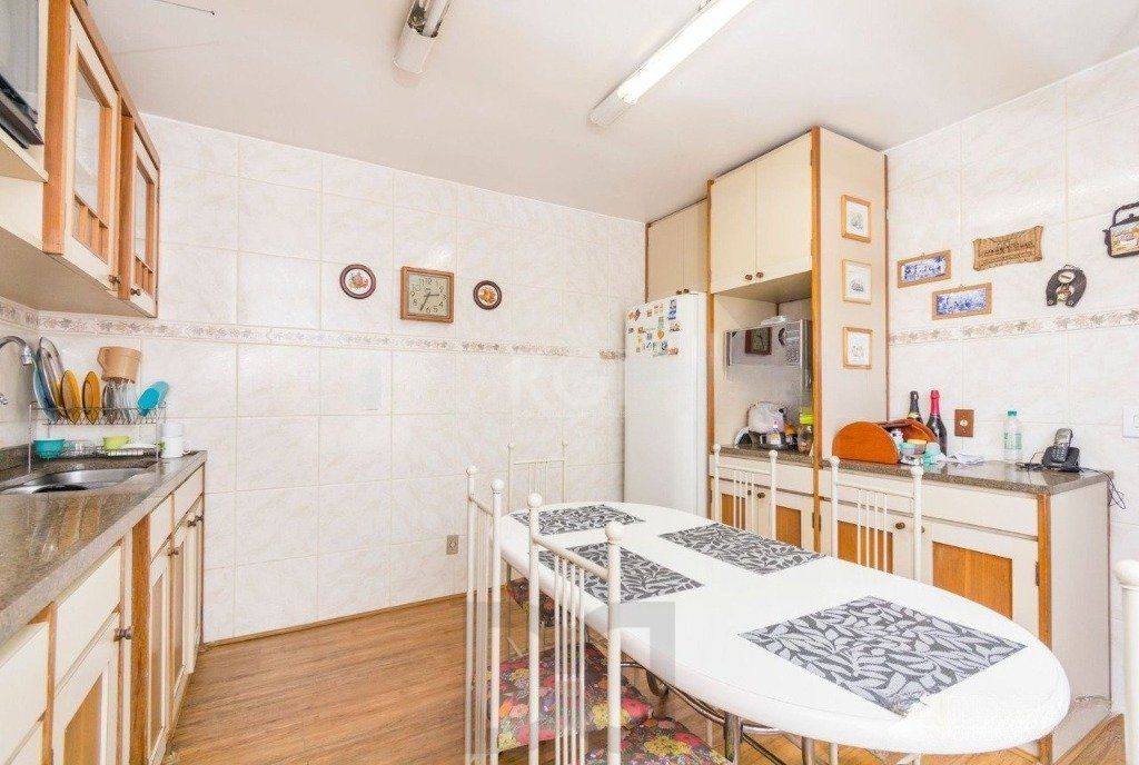 Casa de 333m² com 4 dormitórios, pátio com piscina, espaço gourmet com churrasqueira e 4 vaga de garagem no bairro Passo da Areia — foto 12