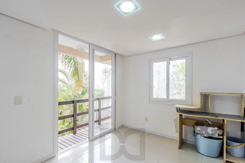 Casa com 3 dormitórios no bairro Jardim Isabel — foto 5