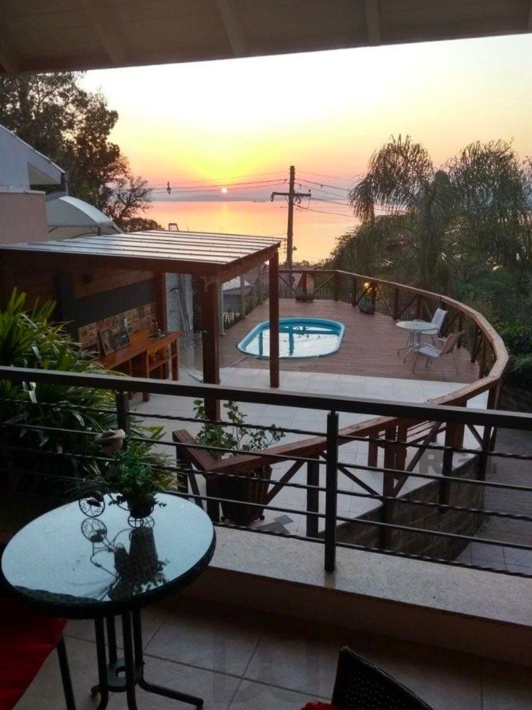 Casa de 307m² - 3 dormitórios, piscina, 4 vagas no bairro Espírito Santo — foto 15