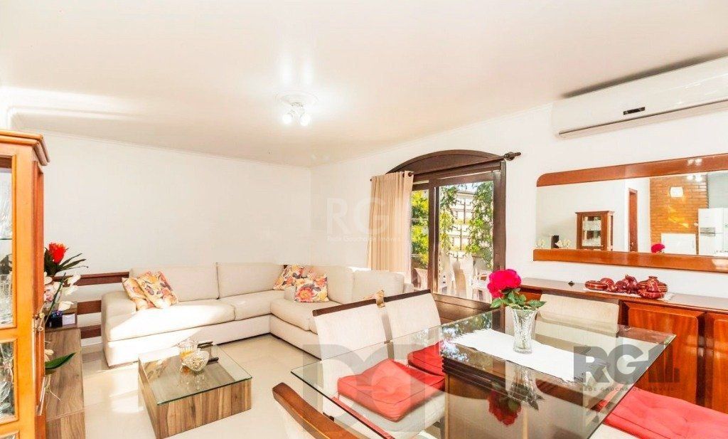 Casa de 266m² - 5 dormitórios, 5 vagas no bairro São João — foto 1