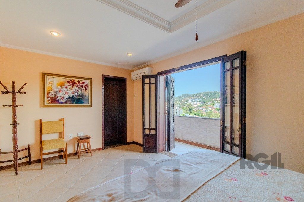Linda casa de 04 dormitórios com vista livre no Bairro Teresópolis — foto 44