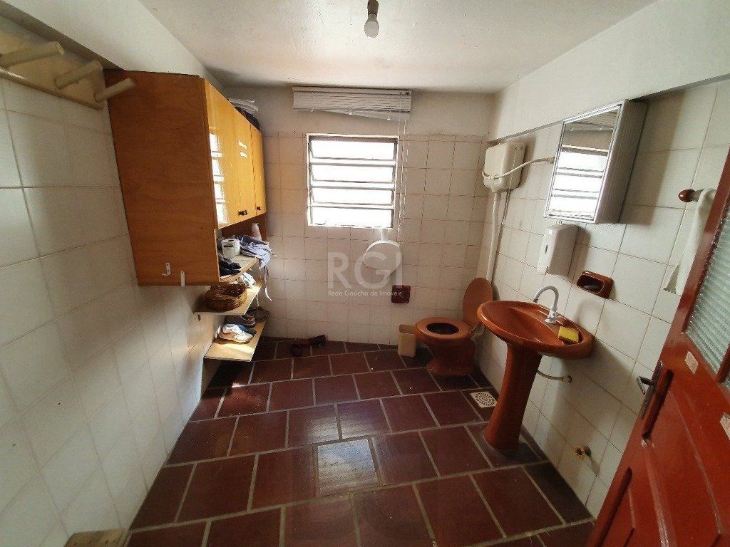 Casa de 333m² com 4 dormitórios, pátio com piscina, espaço gourmet com churrasqueira e 4 vaga de garagem no bairro Passo da Areia — foto 38