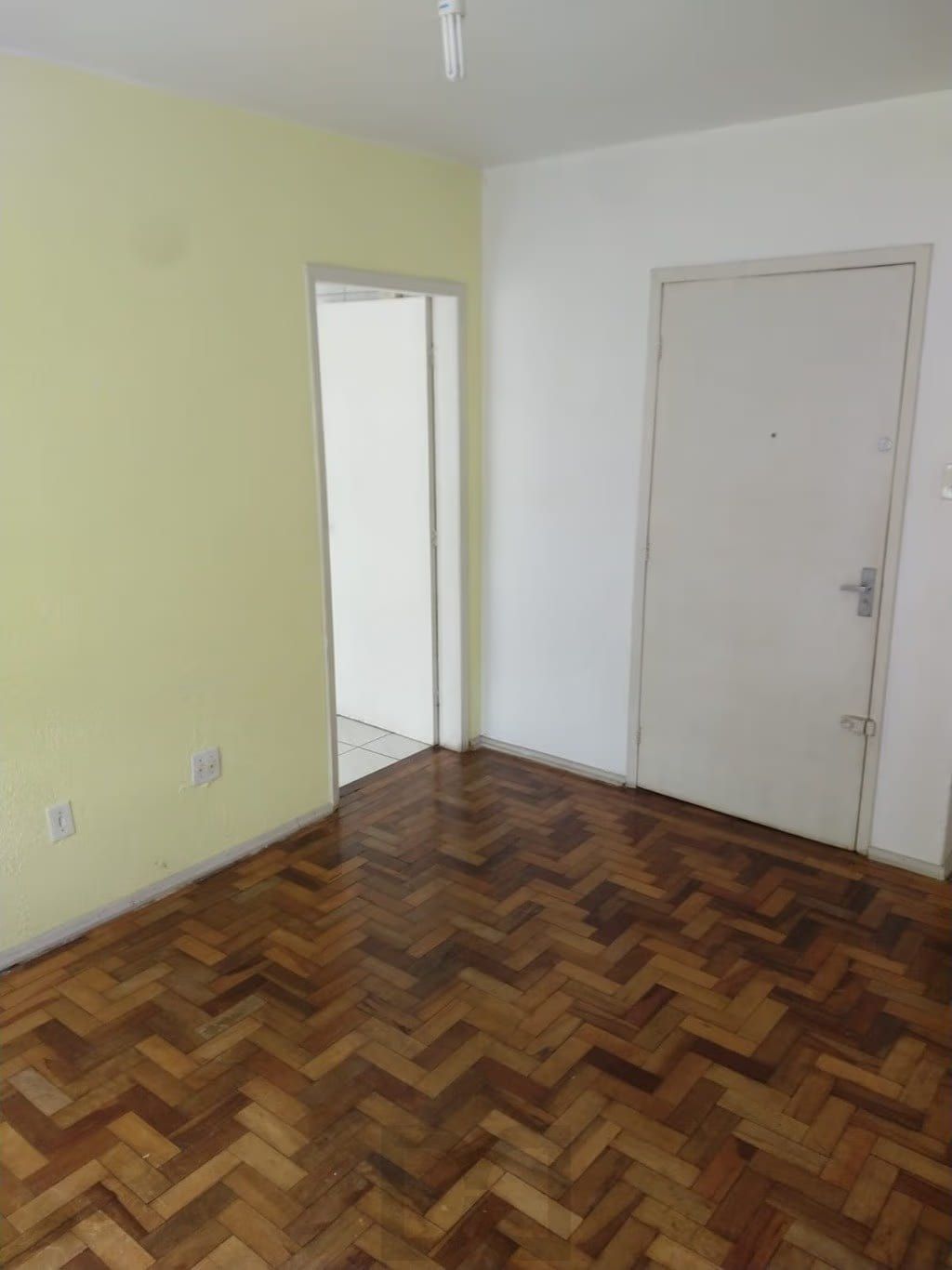 Apartamento de 2 dormitórios à venda em Passo d'Areia, Porto Alegre. — foto 2