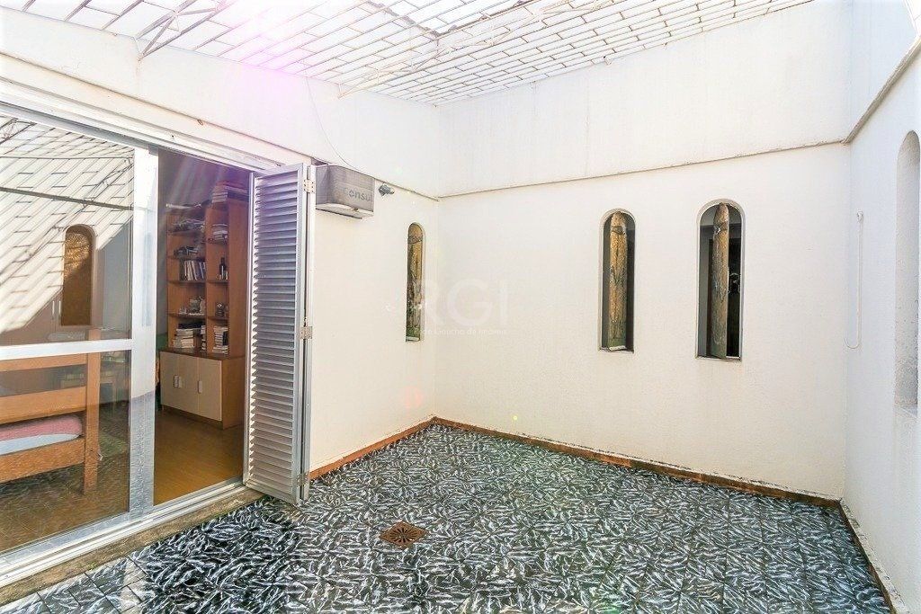 Casa de 424m² no Bairro Chácara Das Pedras — foto 26