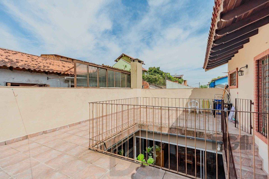 Casa com 234m², 3 dormitórios, 3 vagas no bairro Partenon — foto 37