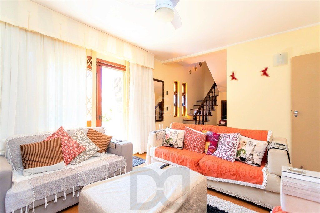 Casa para Venda - 228m², 4 dormitórios, sendo 1 suites, 5 vagas - Teresópolis — foto 9