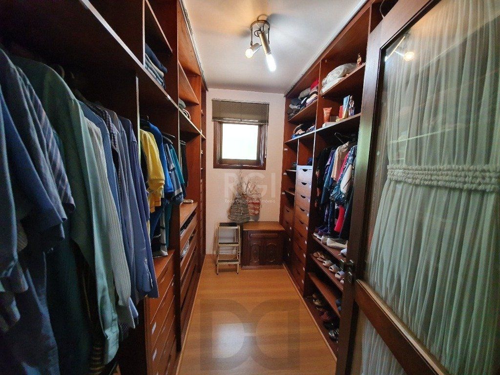 Casa de 333m² com 4 dormitórios, pátio com piscina, espaço gourmet com churrasqueira e 4 vaga de garagem no bairro Passo da Areia — foto 20