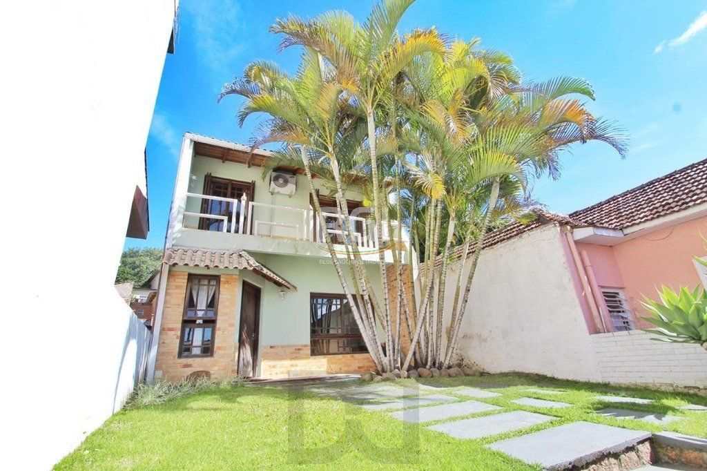 Casa para Venda - 260m², 5 dormitórios, sendo 2 suites, 4 vagas - Teresópolis — foto 1