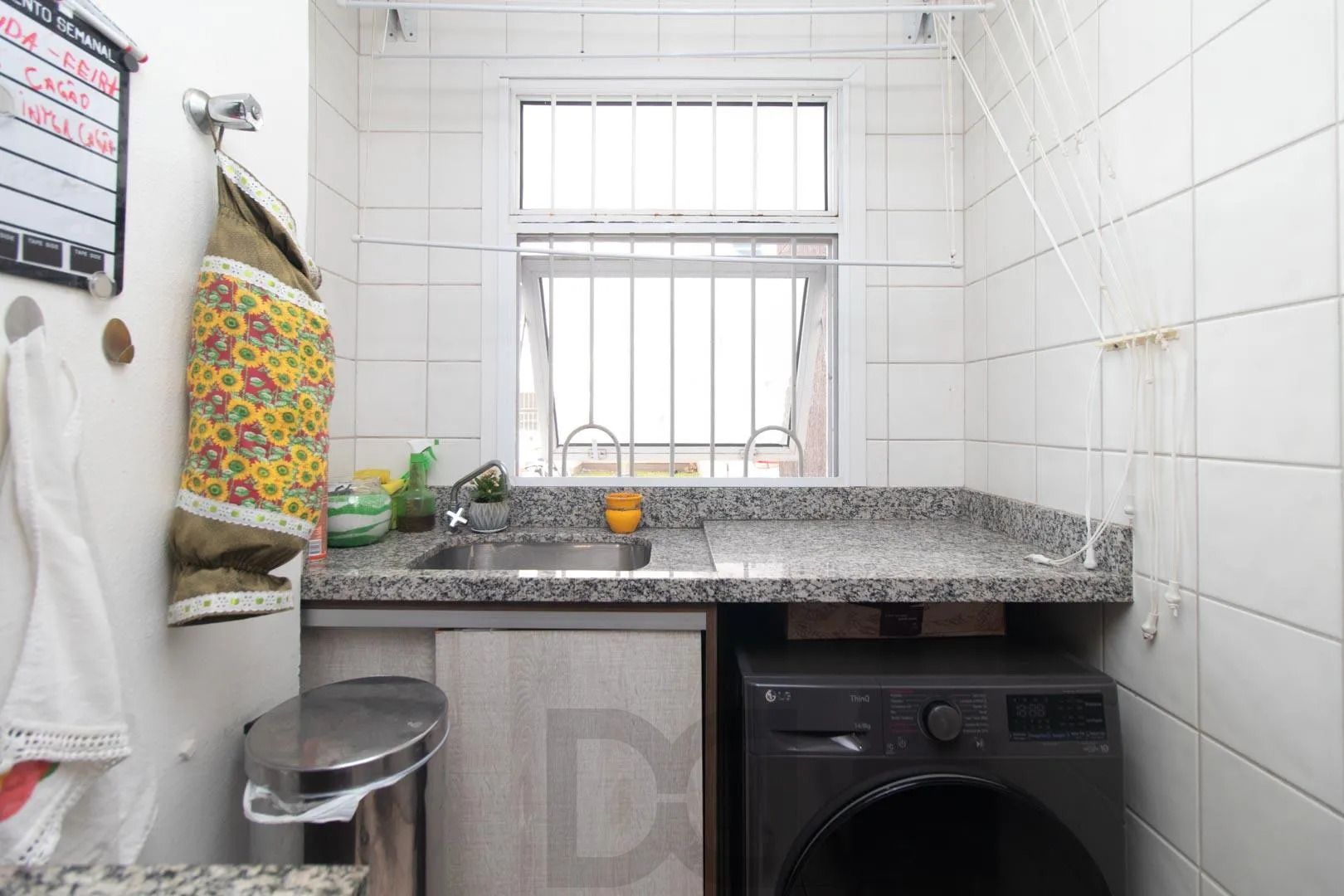 Apartamento de 2 dormitórios com 1 vaga de garagem. Prédio com elevador. Bairro Cristal — foto 18