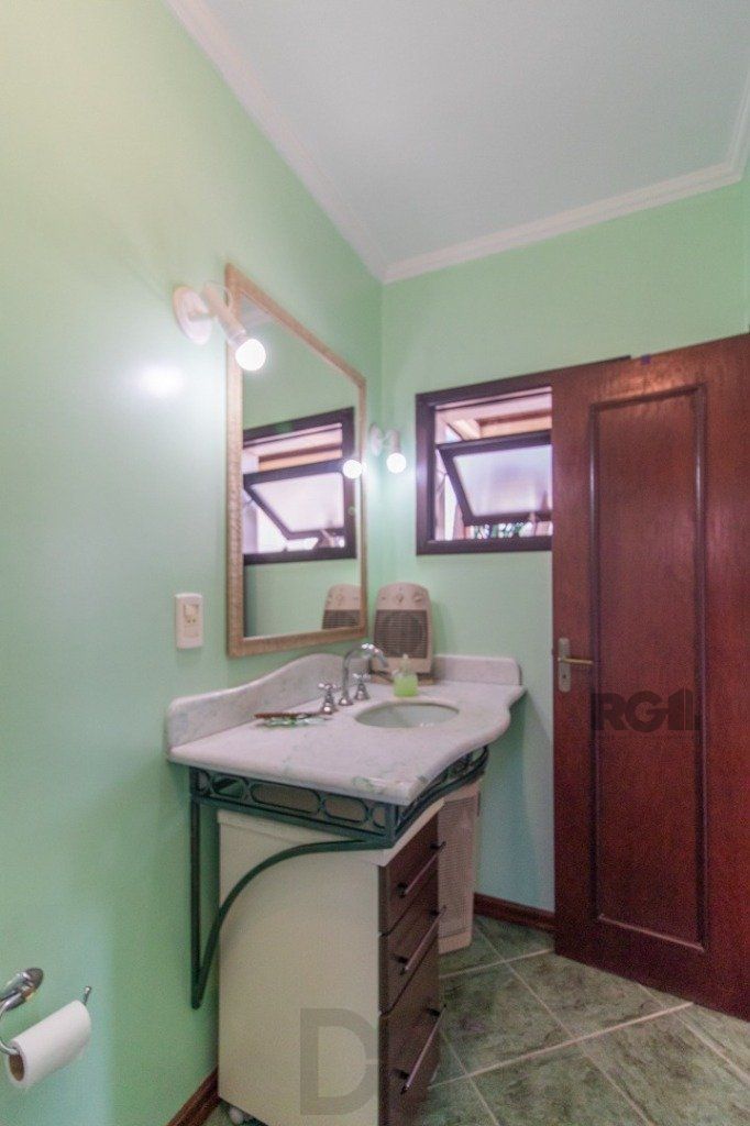 Linda casa de 04 dormitórios com vista livre no Bairro Teresópolis — foto 64