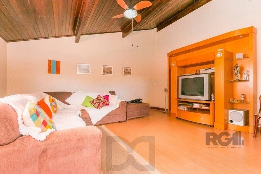 Casa de 380m² - 4 dormitórios, 2 suítes, 4 vagas no bairro Bom Jesus — foto 15