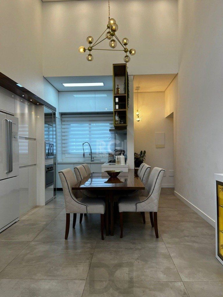 EXCELENTE APARTAMENTO COM 2 DORMITÓRIOS, 2 SUÍTES, 2 VAGAS DE GARAGEM. — foto 4
