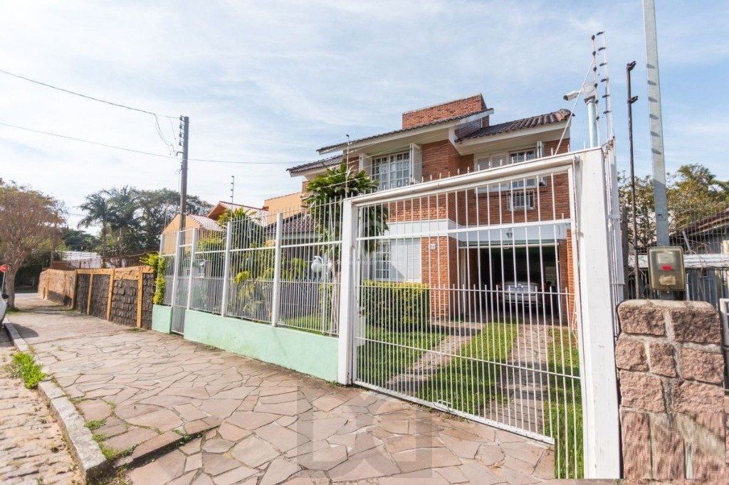 Casa para Venda - 258m², 3 dormitórios, sendo 1 suites, 4 vagas - Teresópolis — foto 33