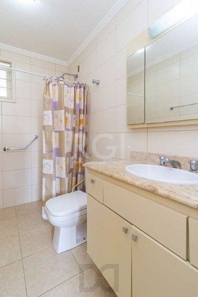 Casa para Venda - 227m², 3 dormitórios, sendo 1 suites, 4 vagas - Azenha — foto 11