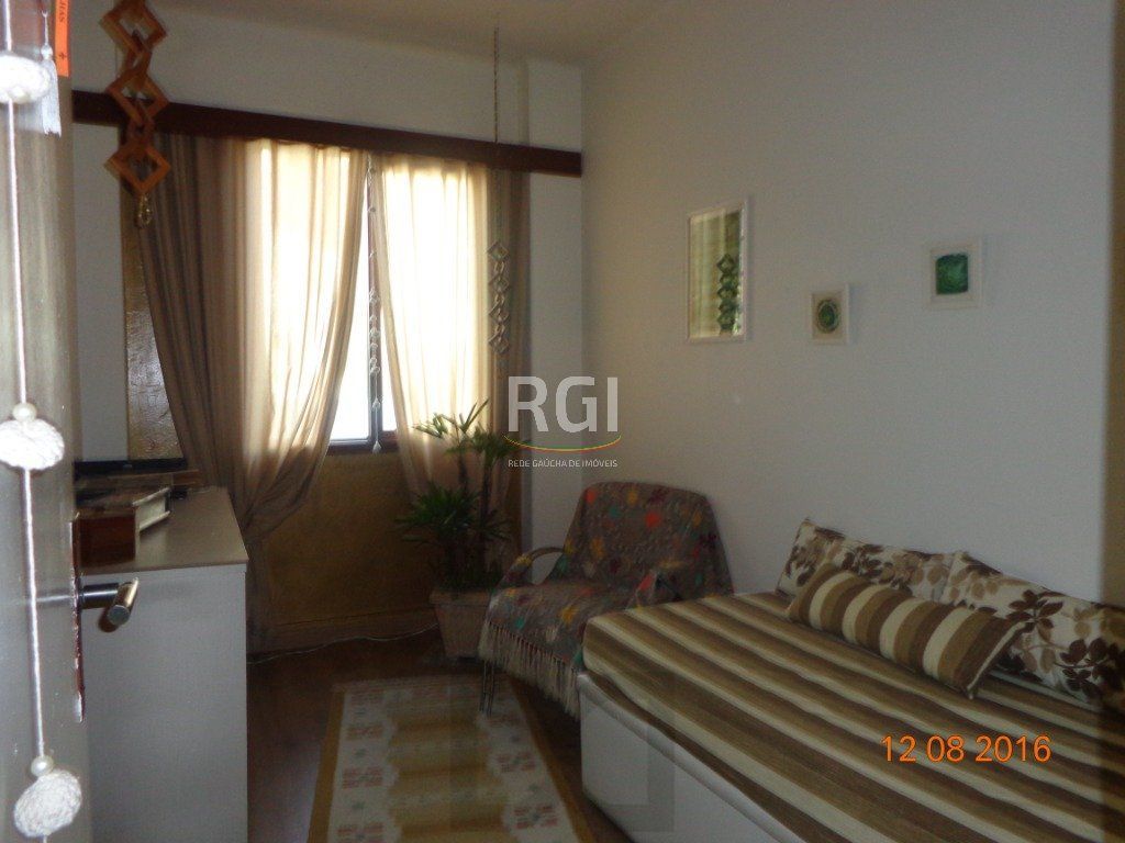 Casa para Venda - 240m², 6 dormitórios, 4 vagas - Teresópolis — foto 17