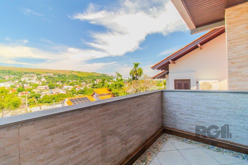 Linda casa de 04 dormitórios com vista livre no Bairro Teresópolis — foto 49
