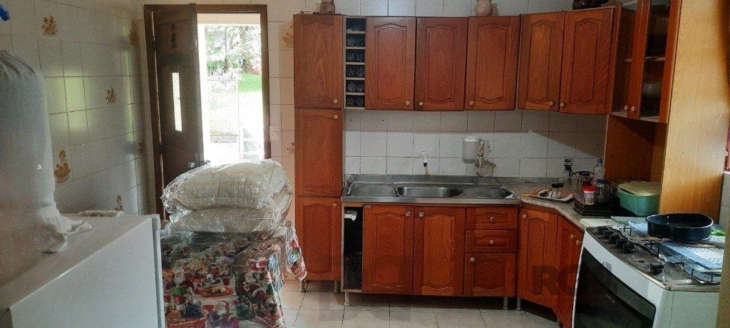 Casa de 4 quartos com 243,58m² no Bairro Lomba do Pinheiro — foto 11