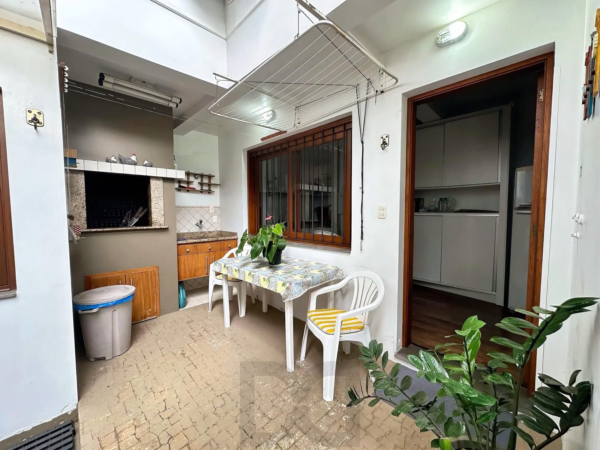 Casa com 4 dormitórios e 309m² à venda em Floresta, Porto Alegre. — foto 32