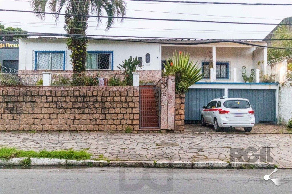 Casa para Venda - 240m², 3 dormitórios, sendo 1 suites, 3 vagas - Cristal — foto 1