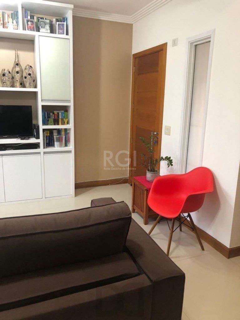 Casa com 03 dormitórios, 01 suíte, pátio com churrasqueira e 03 vagas de garagem no bairro Tristeza — foto 3