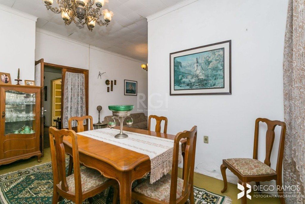 Casa para Venda - 198m², 3 dormitórios, sendo 1 suites, 4 vagas - Petrópolis — foto 4