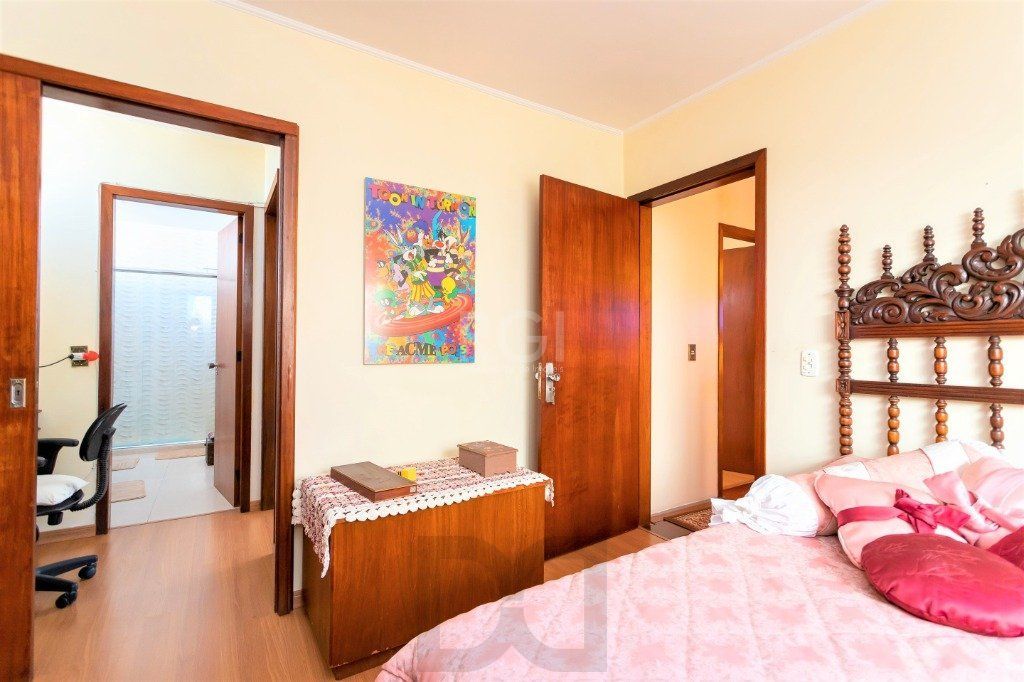 Casa para Venda - 228m², 4 dormitórios, sendo 1 suites, 5 vagas - Teresópolis — foto 37