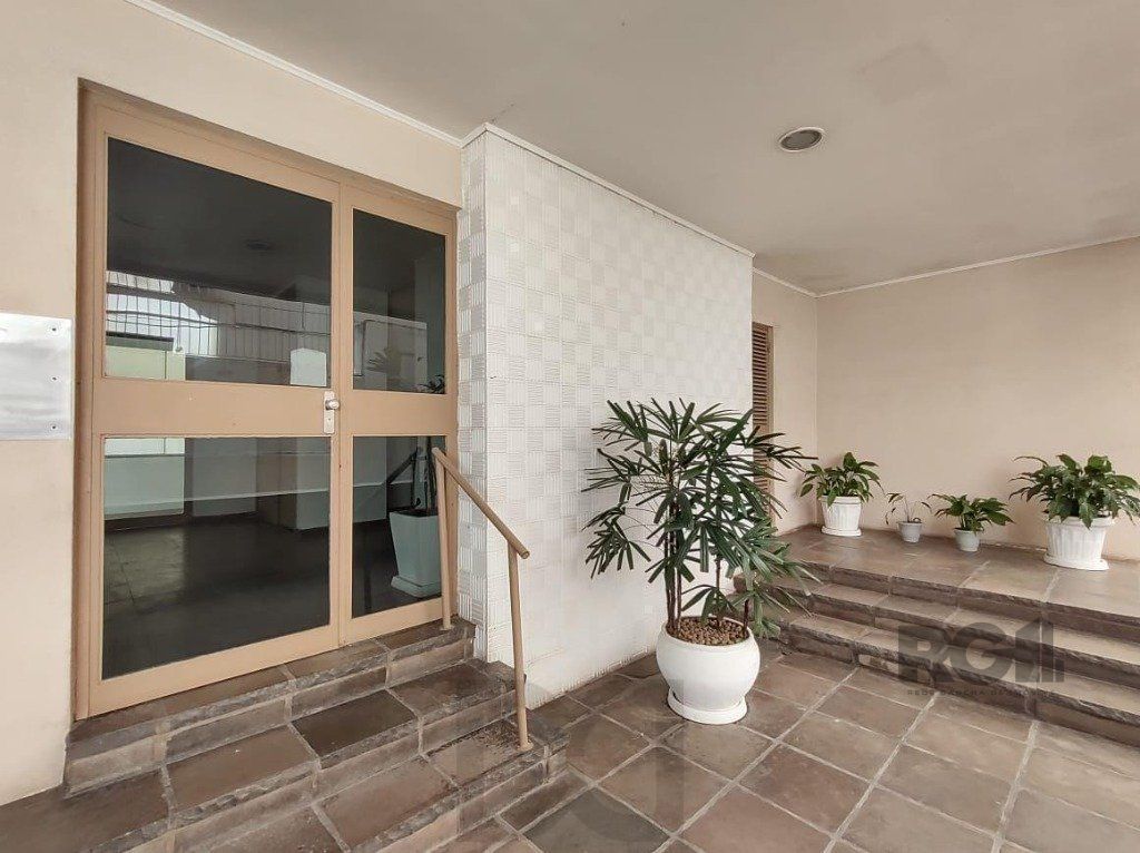 Apartamento semi mobiliado, 67m², 2 dormitórios, 1 vaga no bairro Petrópolis — foto 29