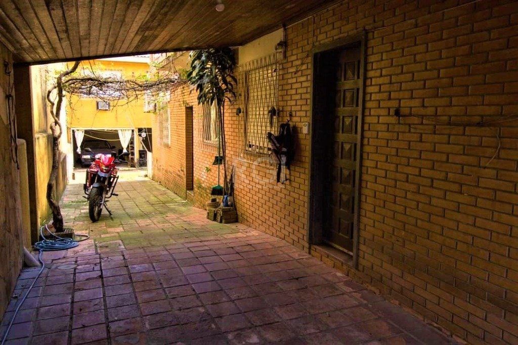Casa para Venda - 287m², 3 dormitórios, sendo 2 suites, 4 vagas - Nonoai — foto 3