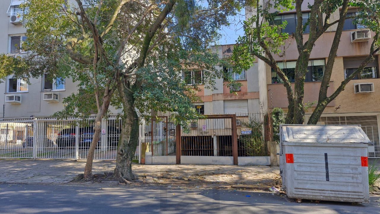 Apartamento com 2 dormitórios e garden na Rua Ijuí, pronto para reformar — foto 2