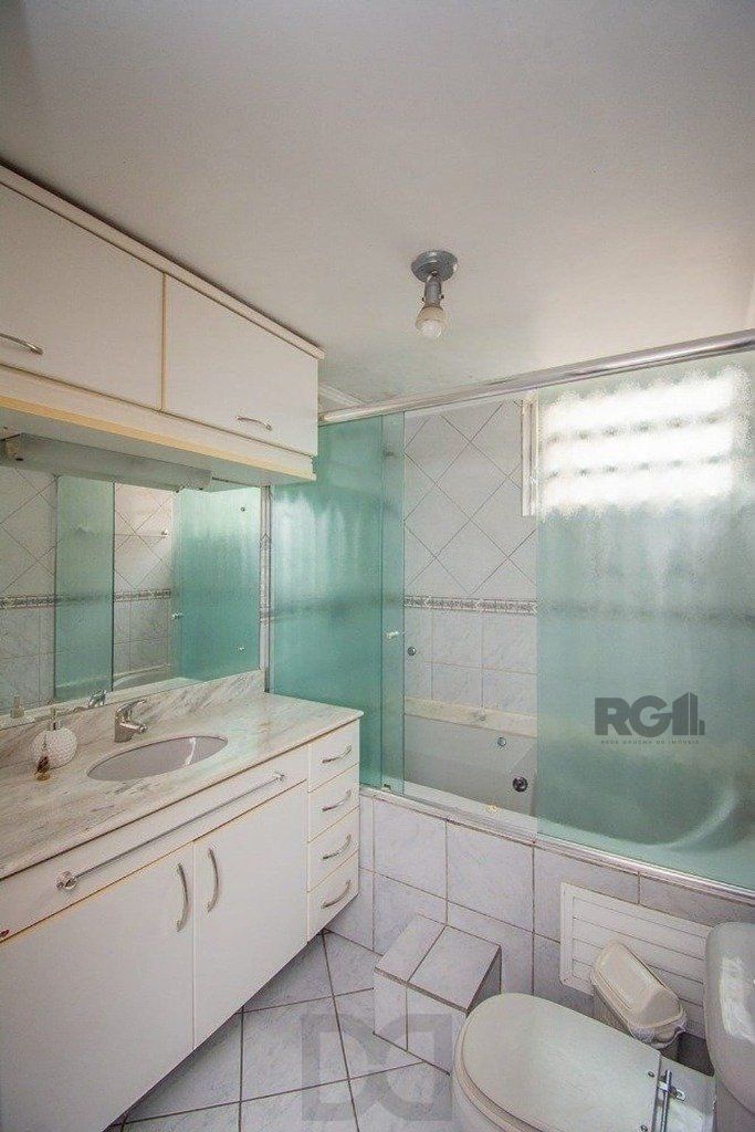 Excelente apartamento de 78m² com 3 dormitórios no bairro Petrópolis. — foto 10
