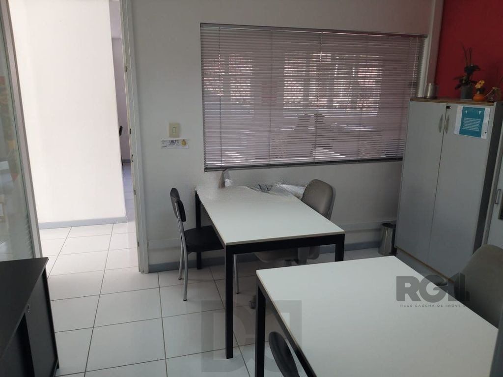 Casa comercial com 12 dormitórios no bairro Teresópolis — foto 24